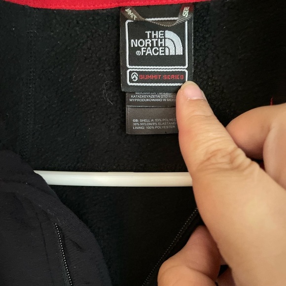 The North Face Summit Series Women’s  Black and Red Quarter Pullover size M - Picture 6 of 7